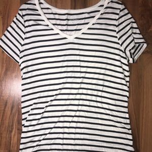 Striped v-neck T-shirt